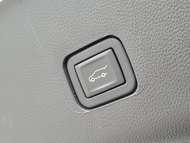 Certified 2023 Chevrolet Traverse RS w/ LPO, Floor Liner Package AWD/4WD image 36