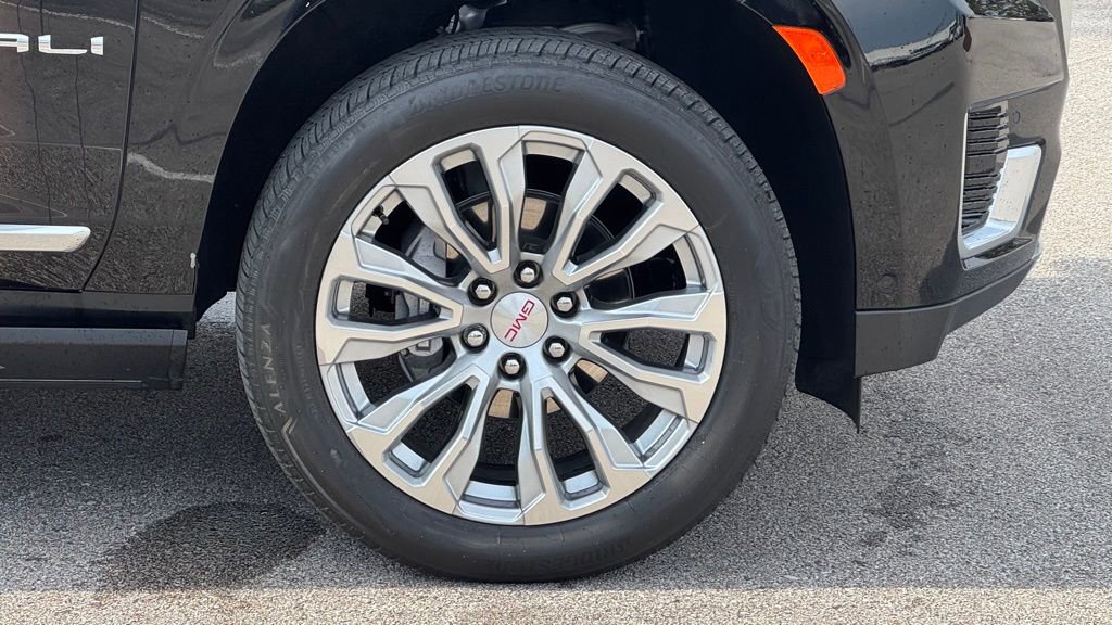 Used 2024 GMC Yukon Denali w/ Denali Reserve Package image 3