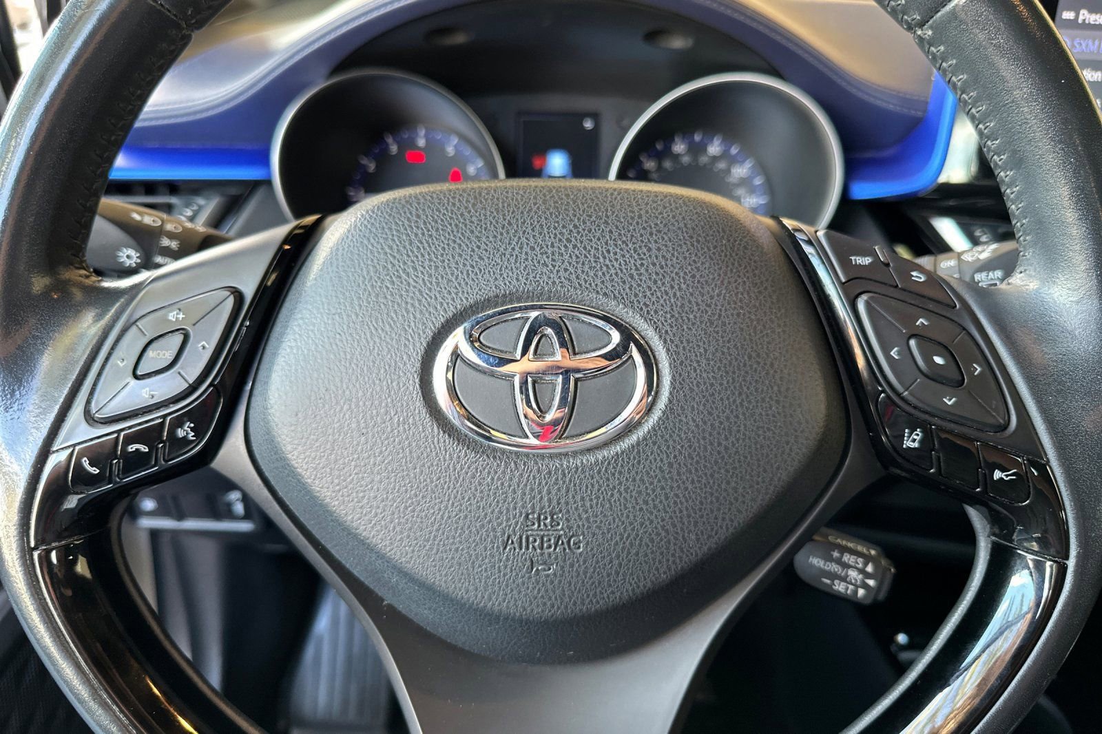 Used 2022 Toyota C-HR XLE FWD image 23