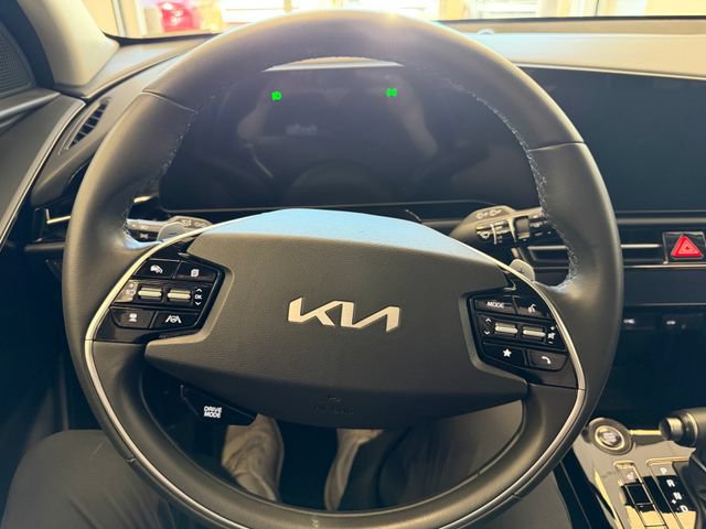 Used 2024 Kia Niro EX FWD image 23