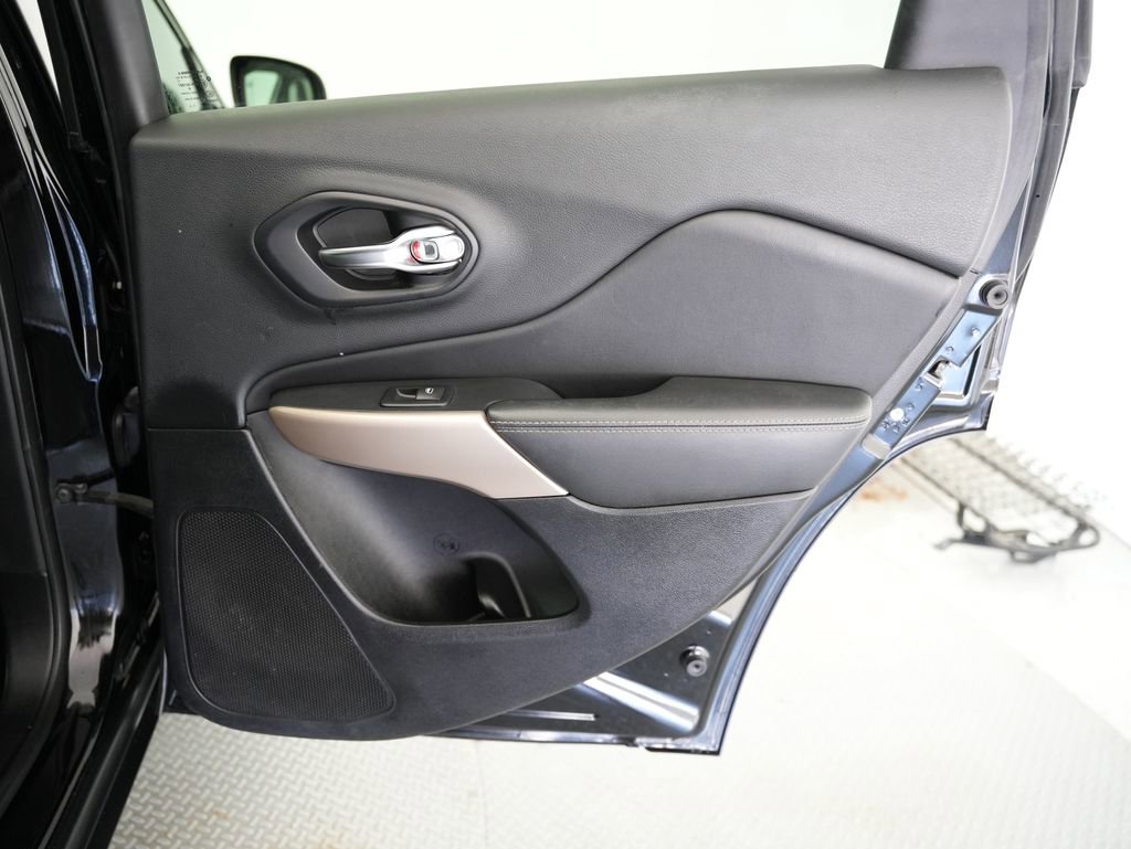 Used 2017 Jeep Cherokee Latitude w/ True North Edition image 38