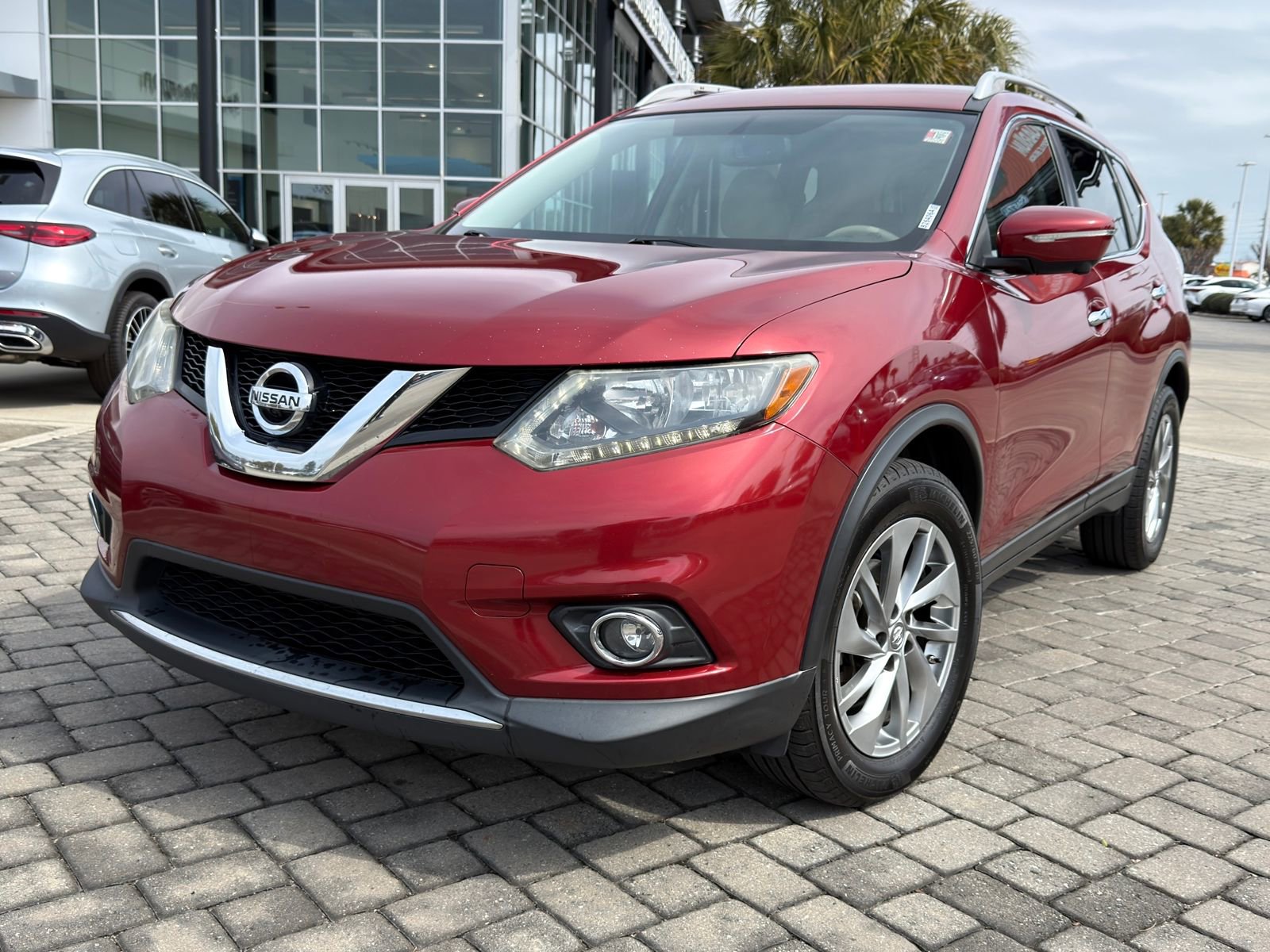 Used 2015 Nissan Rogue SL image 1