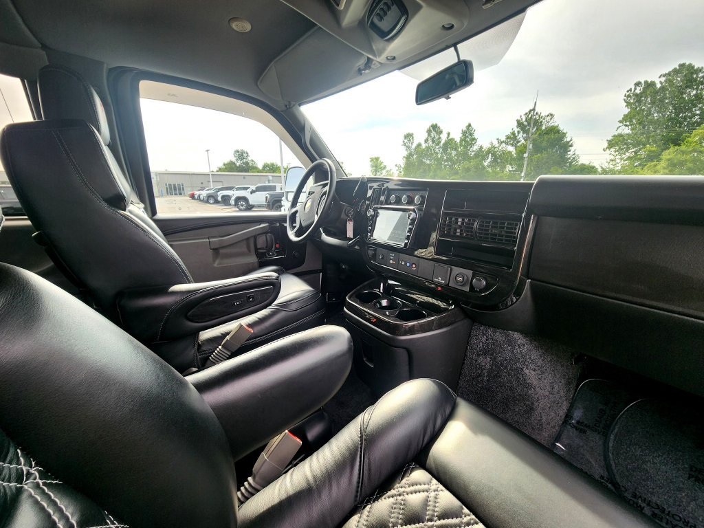 Used 2023 Chevrolet Express 2500 RWD image 49
