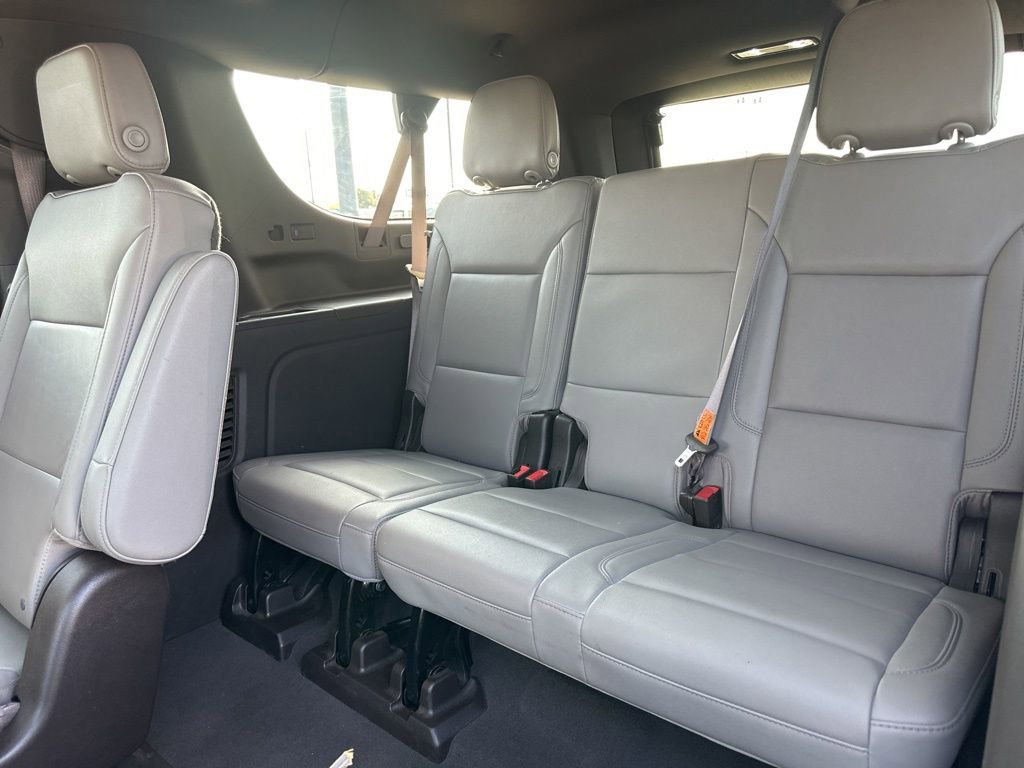 Used 2022 Chevrolet Suburban LT w/ Luxury Package image 28