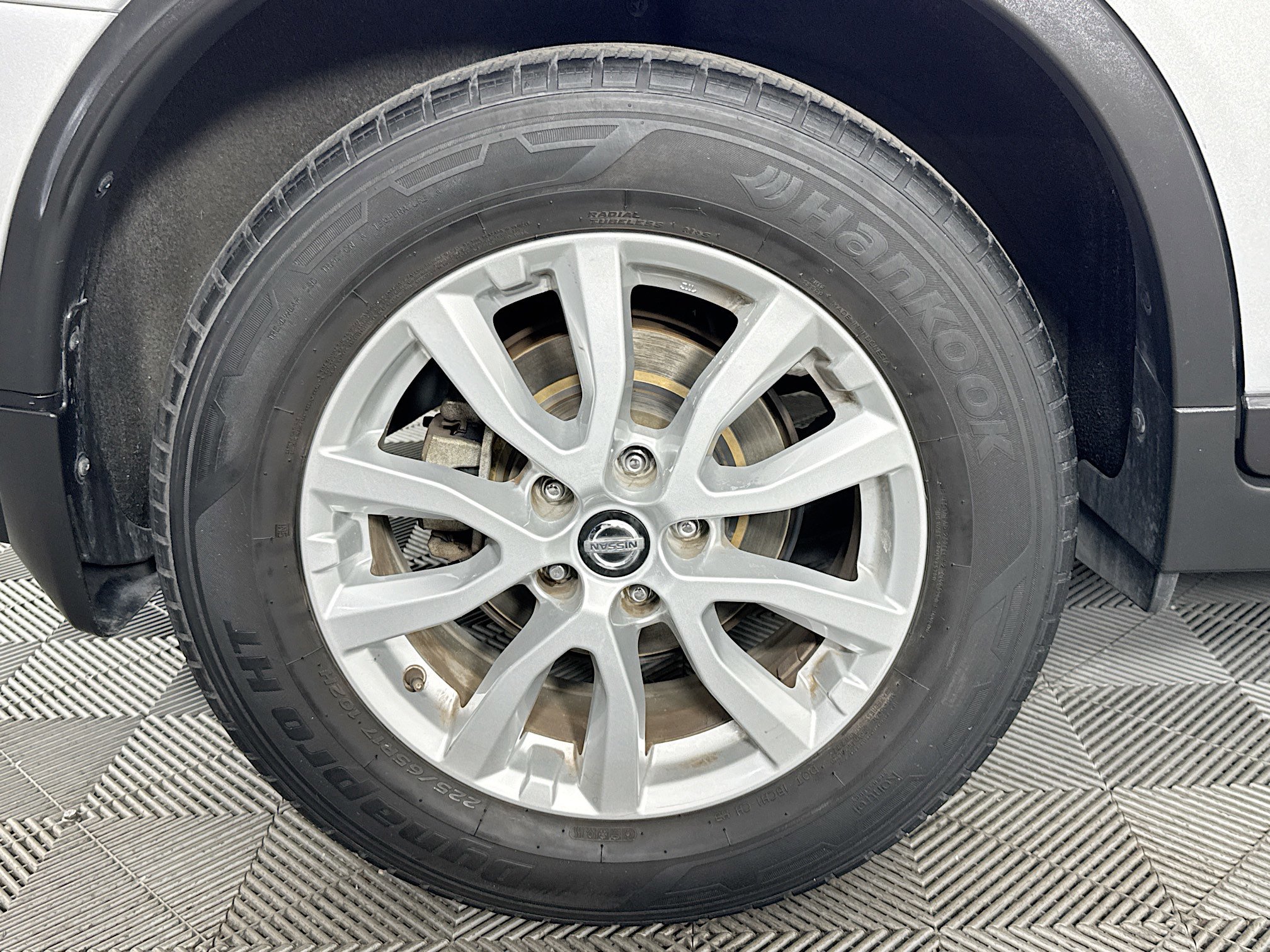 Used 2020 Nissan Rogue S w/ Special Edition Package FWD image 31