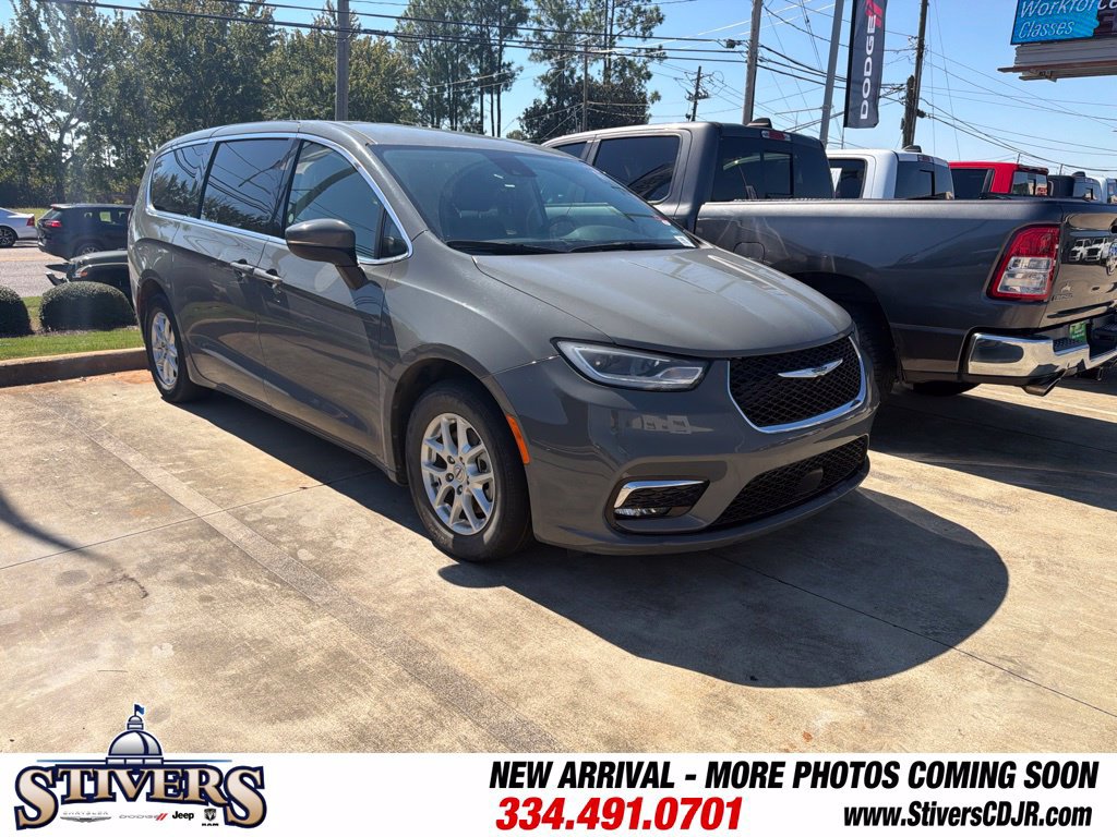 Used 2023 Chrysler Pacifica Touring-L
