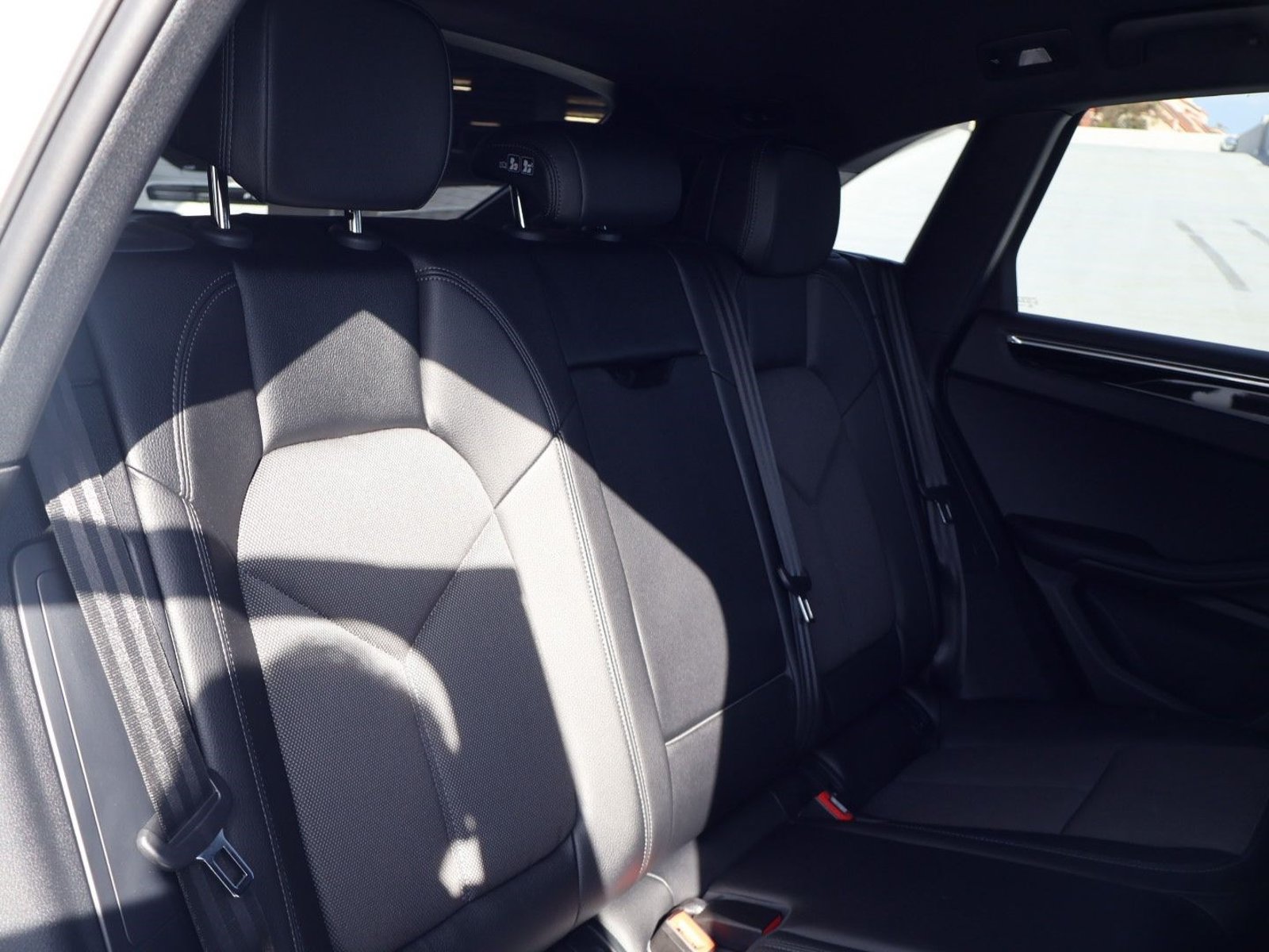 Certified 2024 Porsche Macan S AWD/4WD image 17