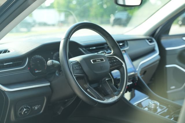 Used 2022 Jeep Grand Cherokee L Limited AWD/4WD image 30