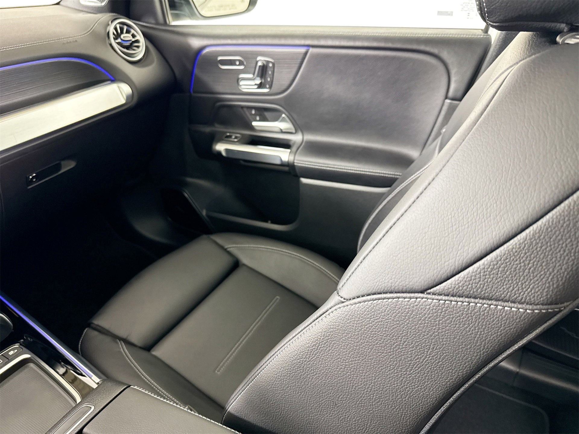 New 2026 Mercedes-Benz GLB 35 AMG 4MATIC image 25