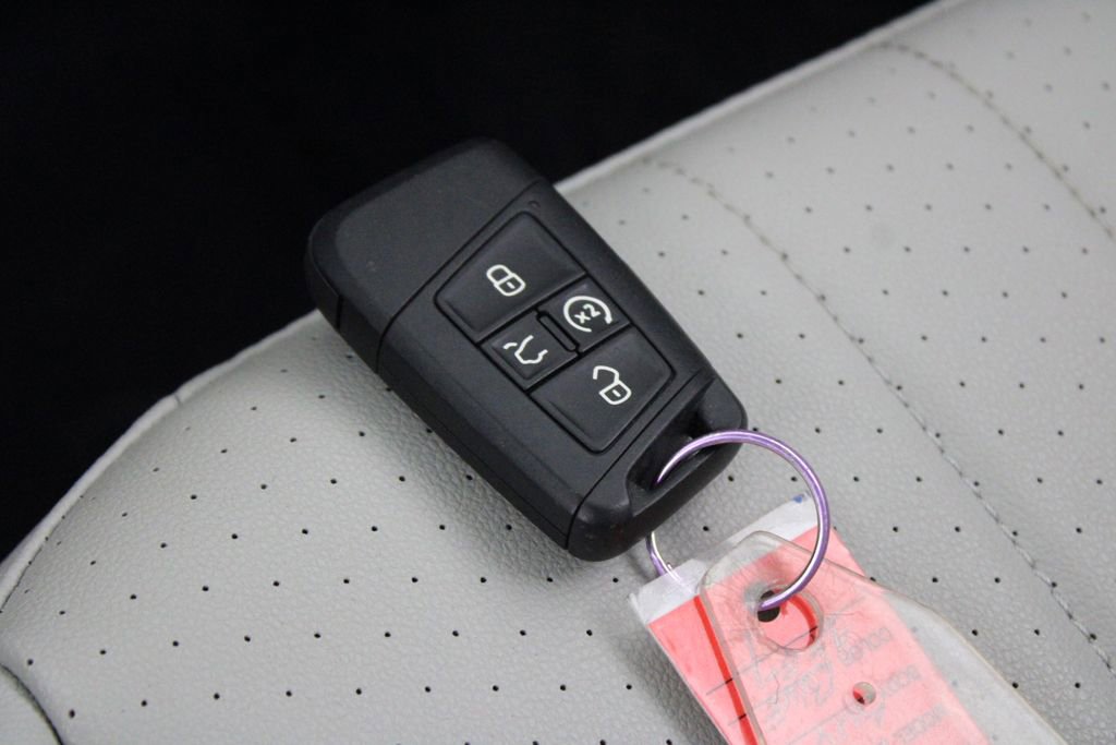 Used 2022 Volkswagen Tiguan SE w/ Panoramic Sunroof Package image 30