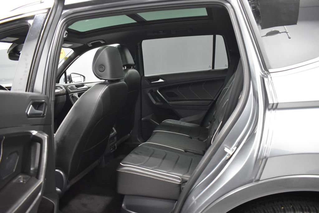 Used 2023 Volkswagen Tiguan SEL R-Line image 31