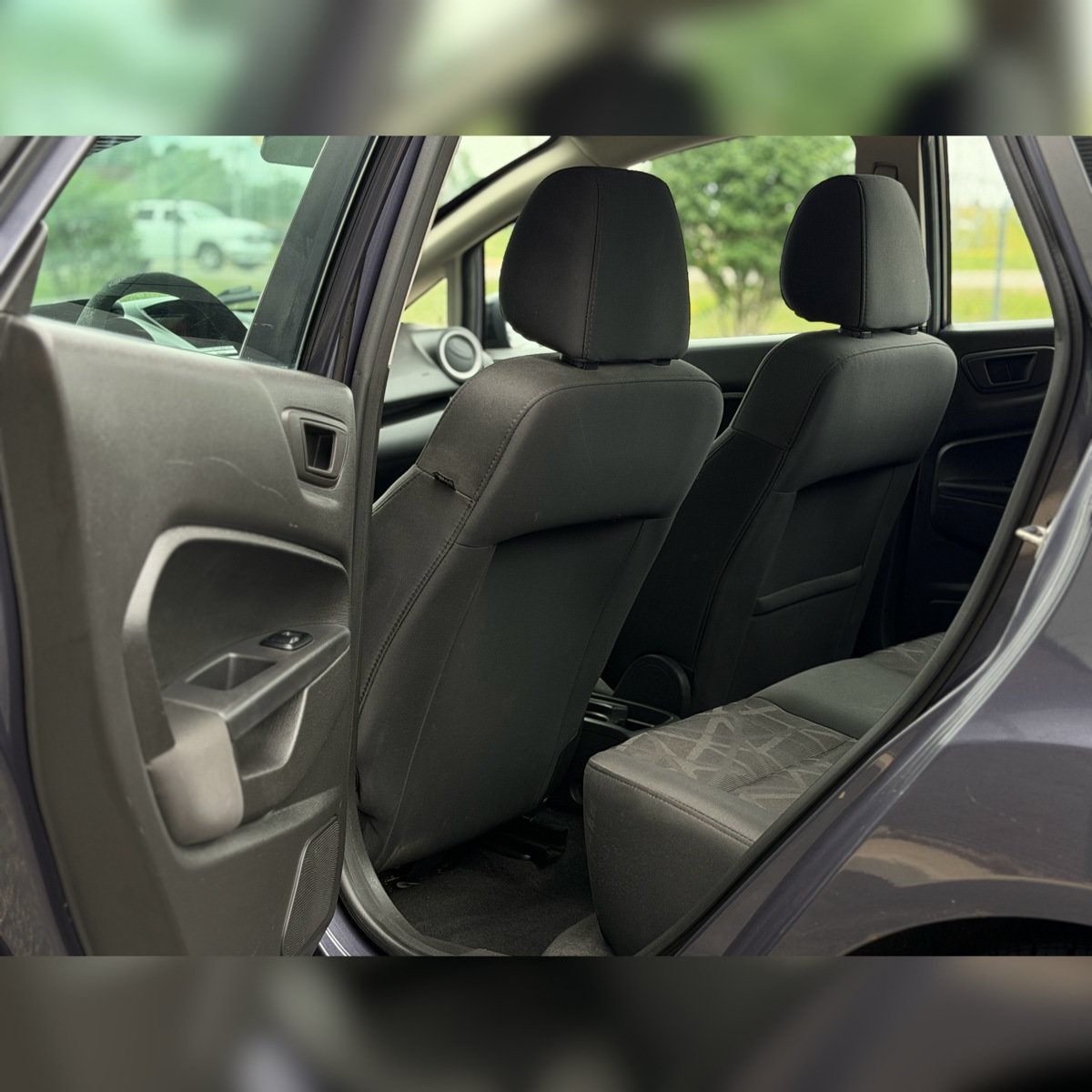 Used 2013 Ford Fiesta SE FWD image 7