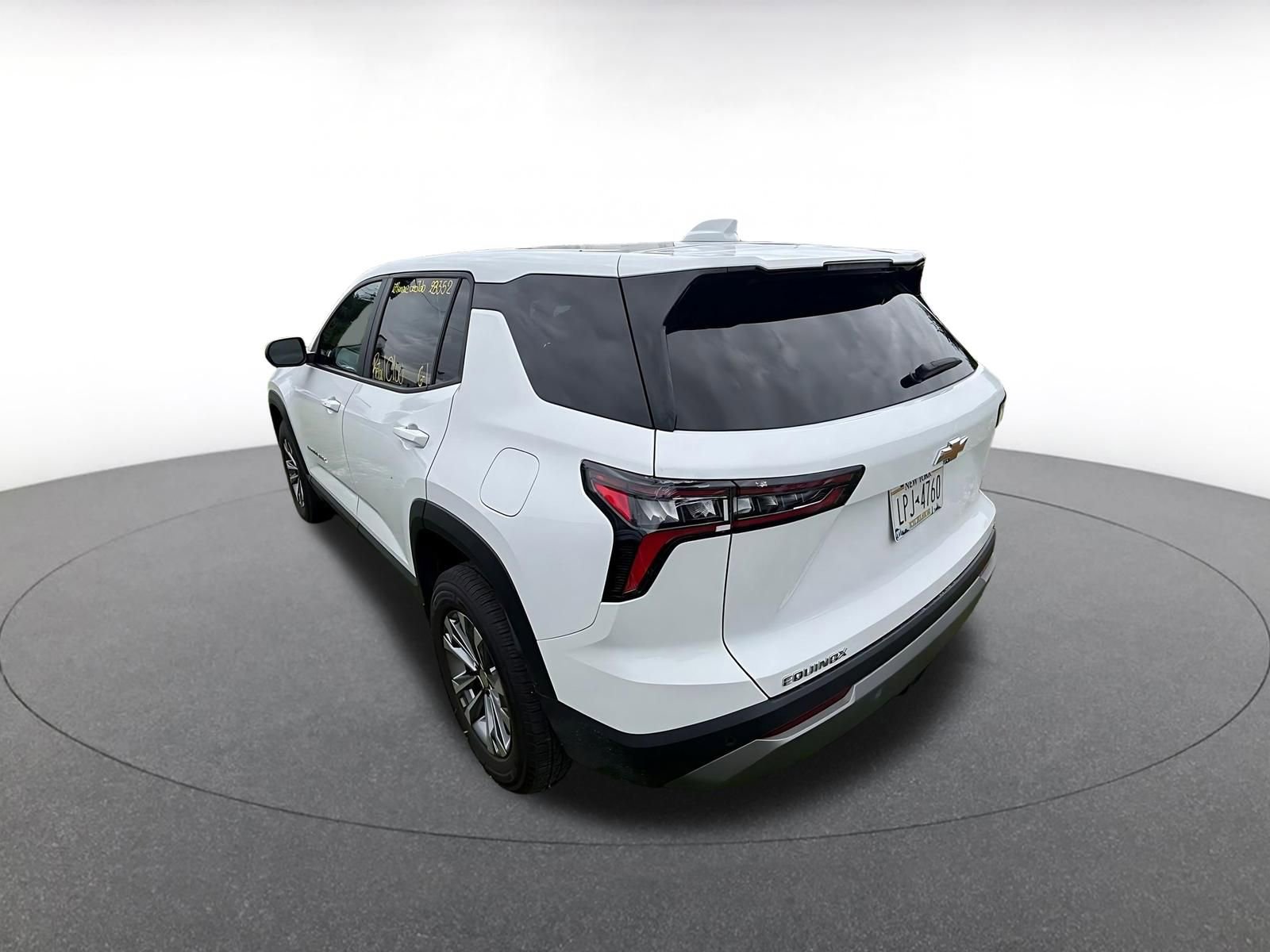 Used 2025 Chevrolet Equinox LT FWD image 10