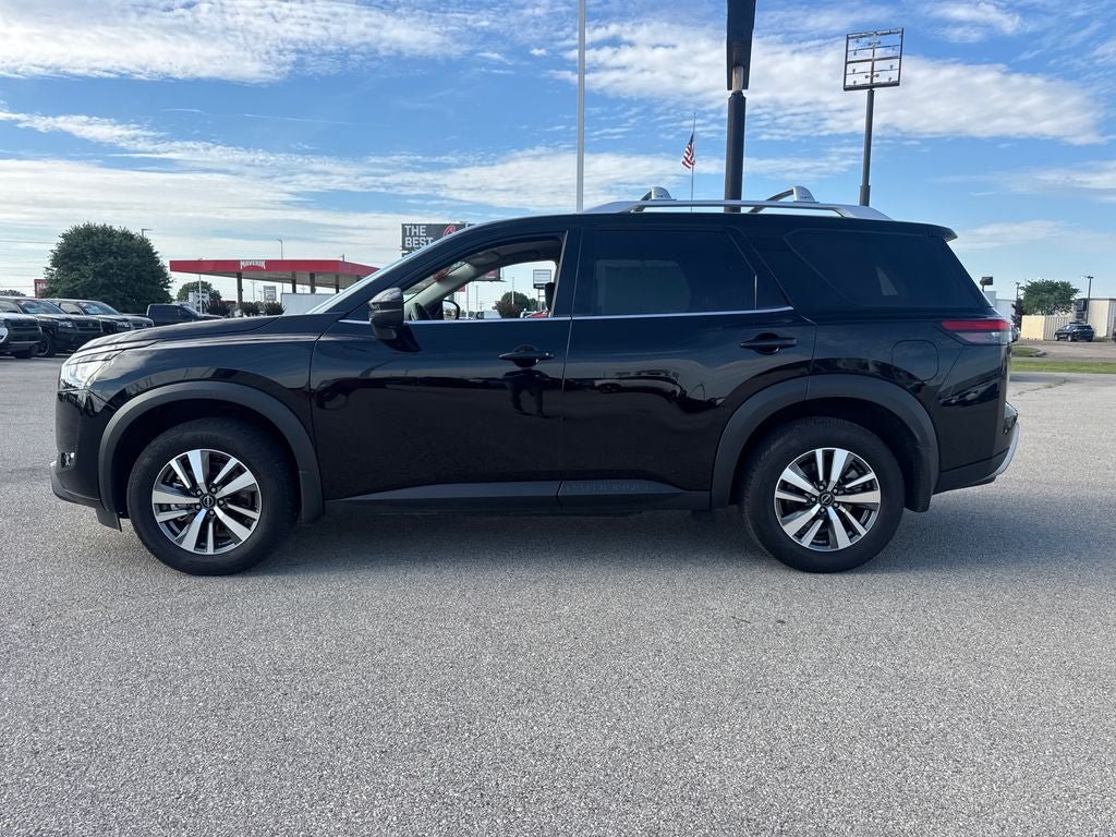 Used 2025 Nissan Pathfinder SL w/ Cargo Package FWD image 3