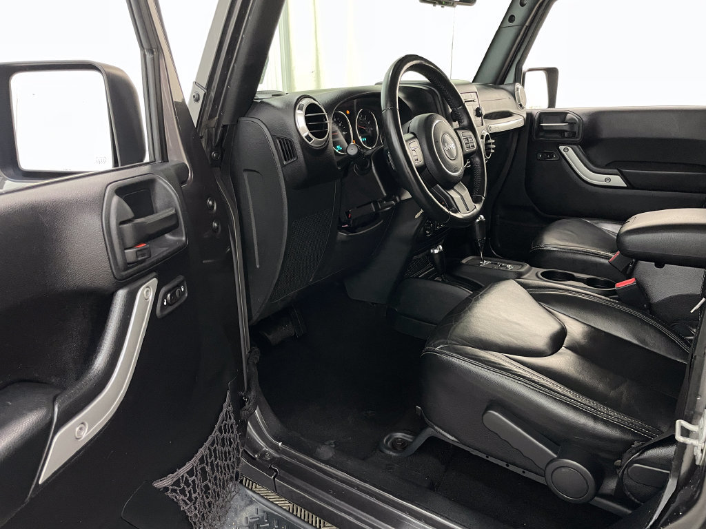 Used 2016 Jeep Wrangler Unlimited Sahara AWD/4WD image 16