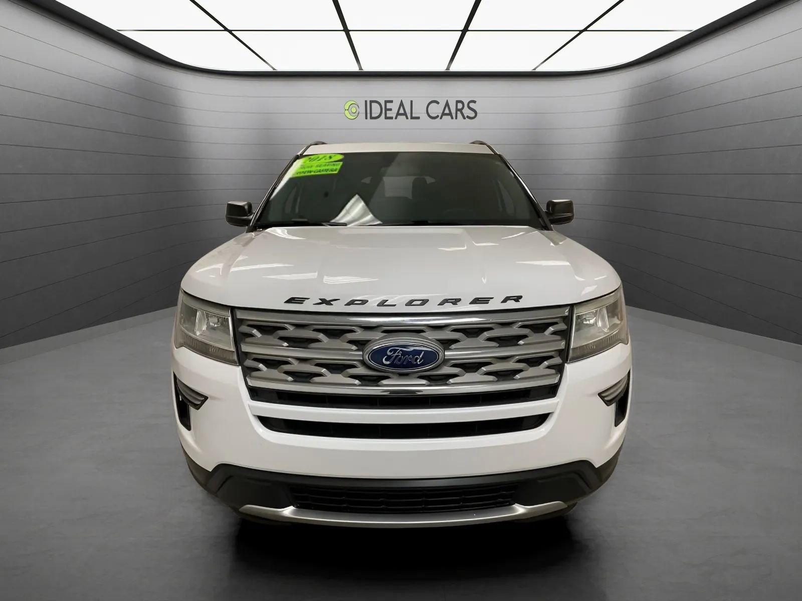 Used 2018 Ford Explorer XLT FWD image 2