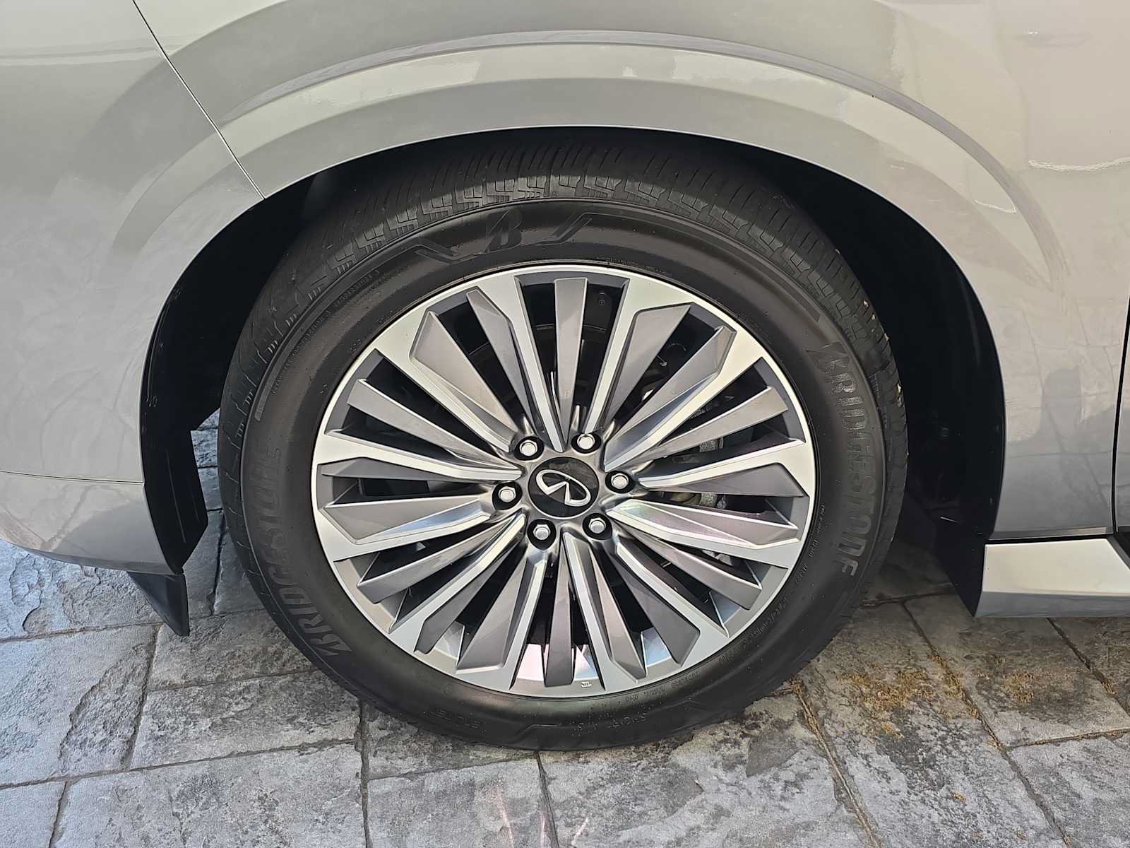Certified 2025 INFINITI QX80 Sensory AWD/4WD image 9