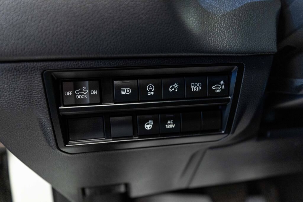 Used 2023 Toyota Tundra Limited AWD/4WD image 11