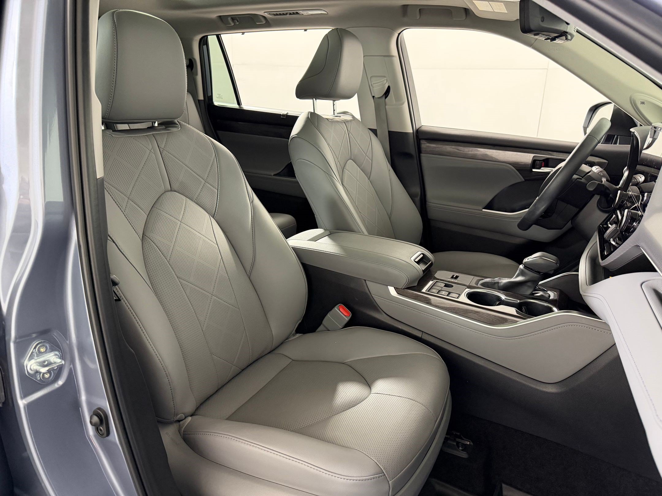 Used 2024 Toyota Highlander Platinum FWD image 20
