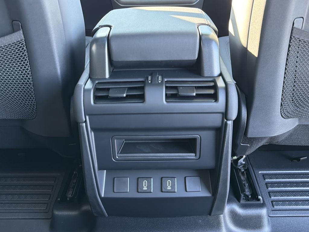 New 2026 Land Rover Defender 110 X-Dynamic SE image 19