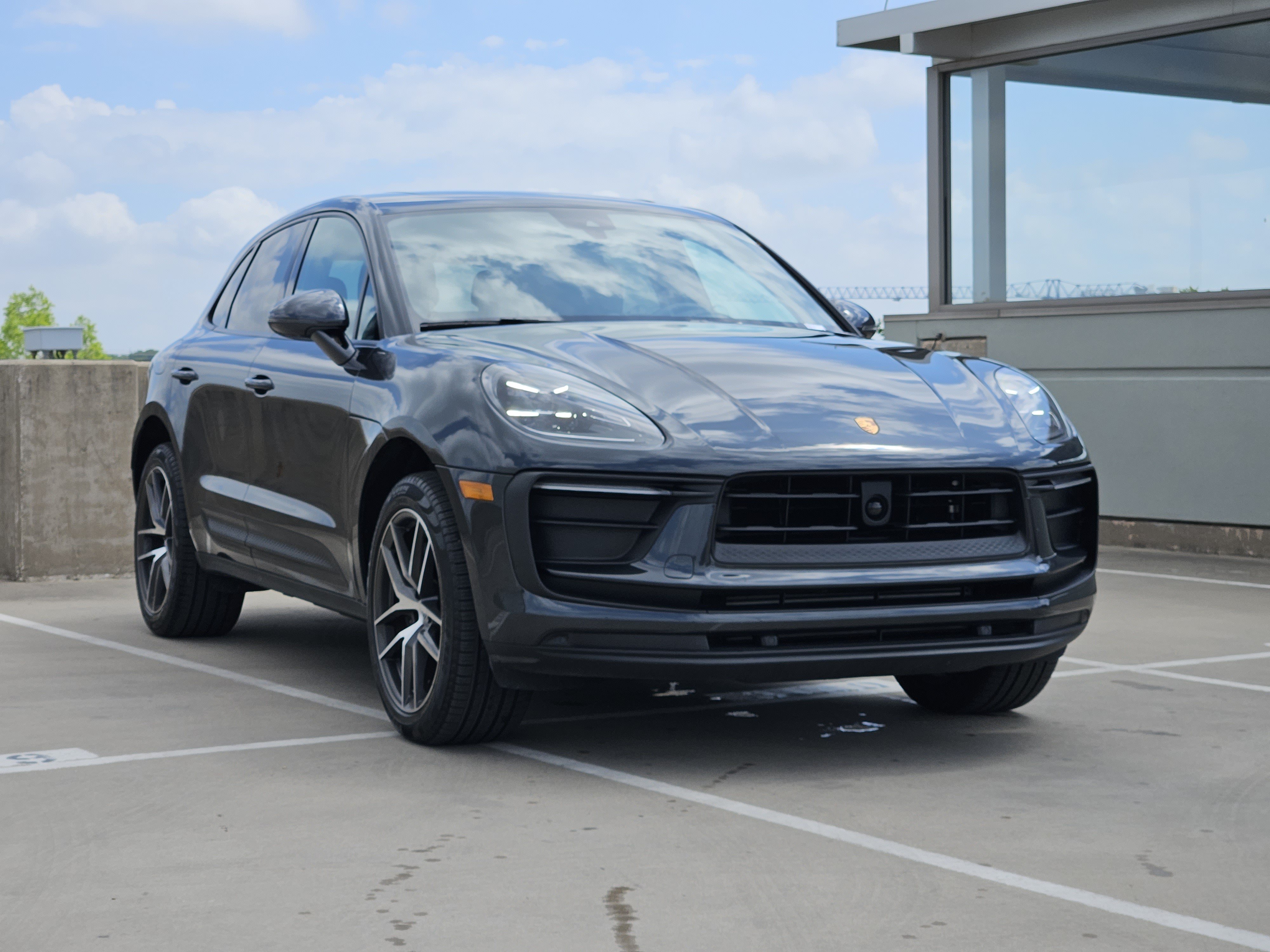 Certified 2026 Porsche Macan AWD/4WD image 10