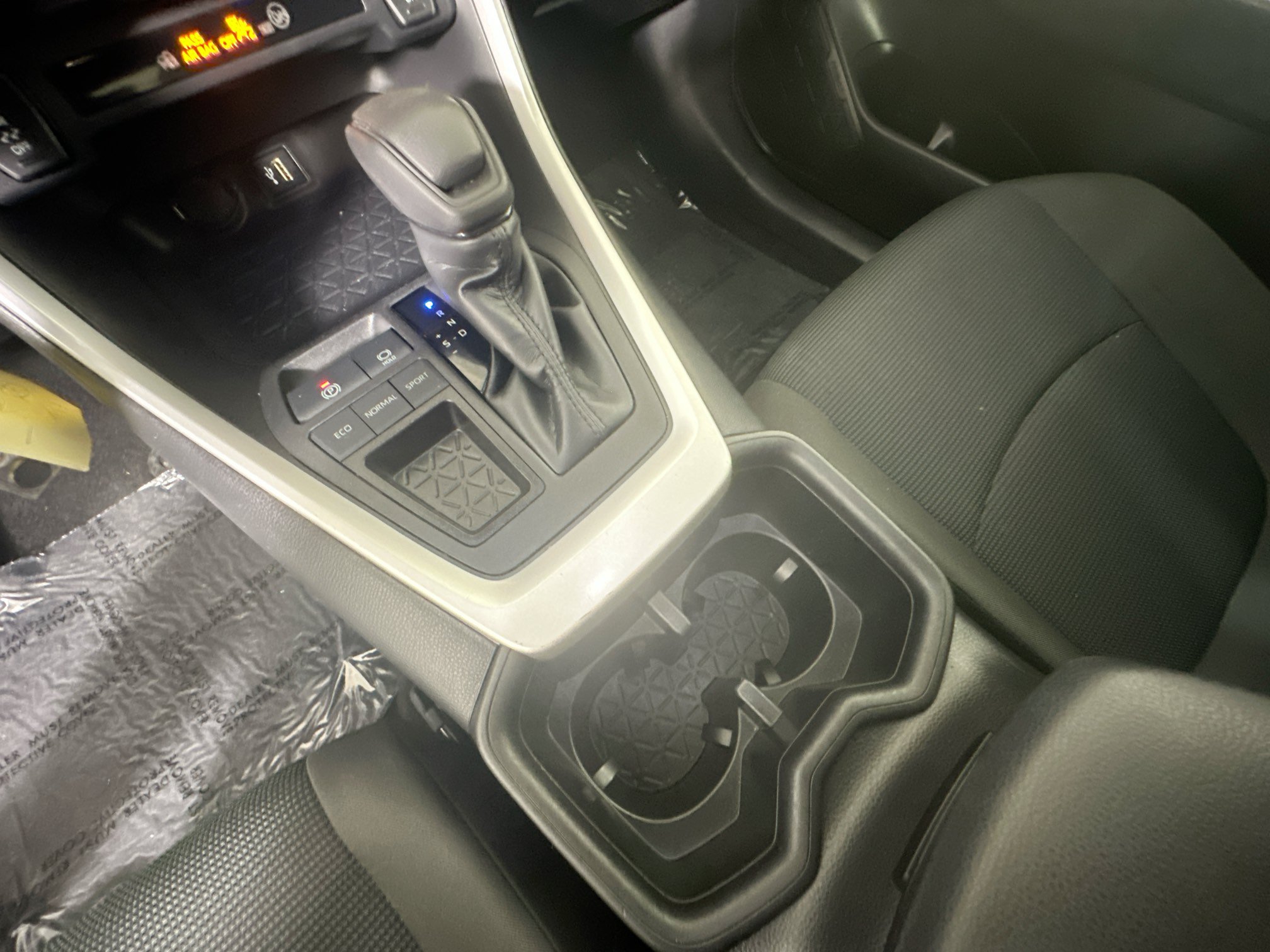 Used 2024 Toyota RAV4 LE FWD image 21