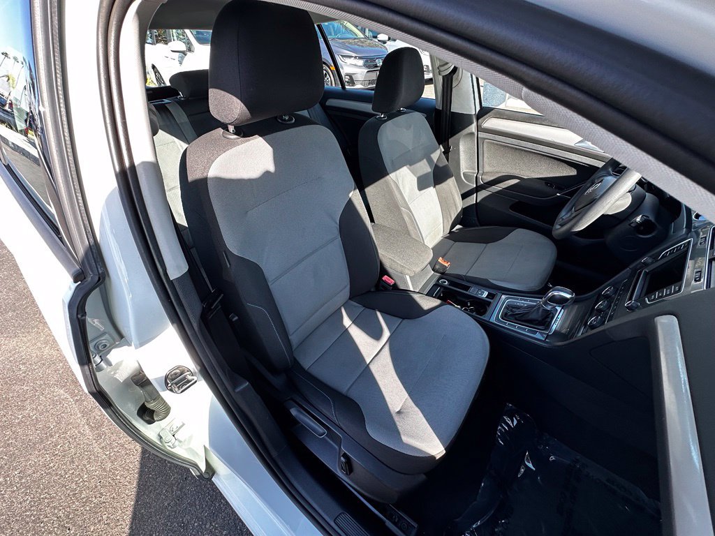 Used 2016 Volkswagen e-Golf SE FWD image 14