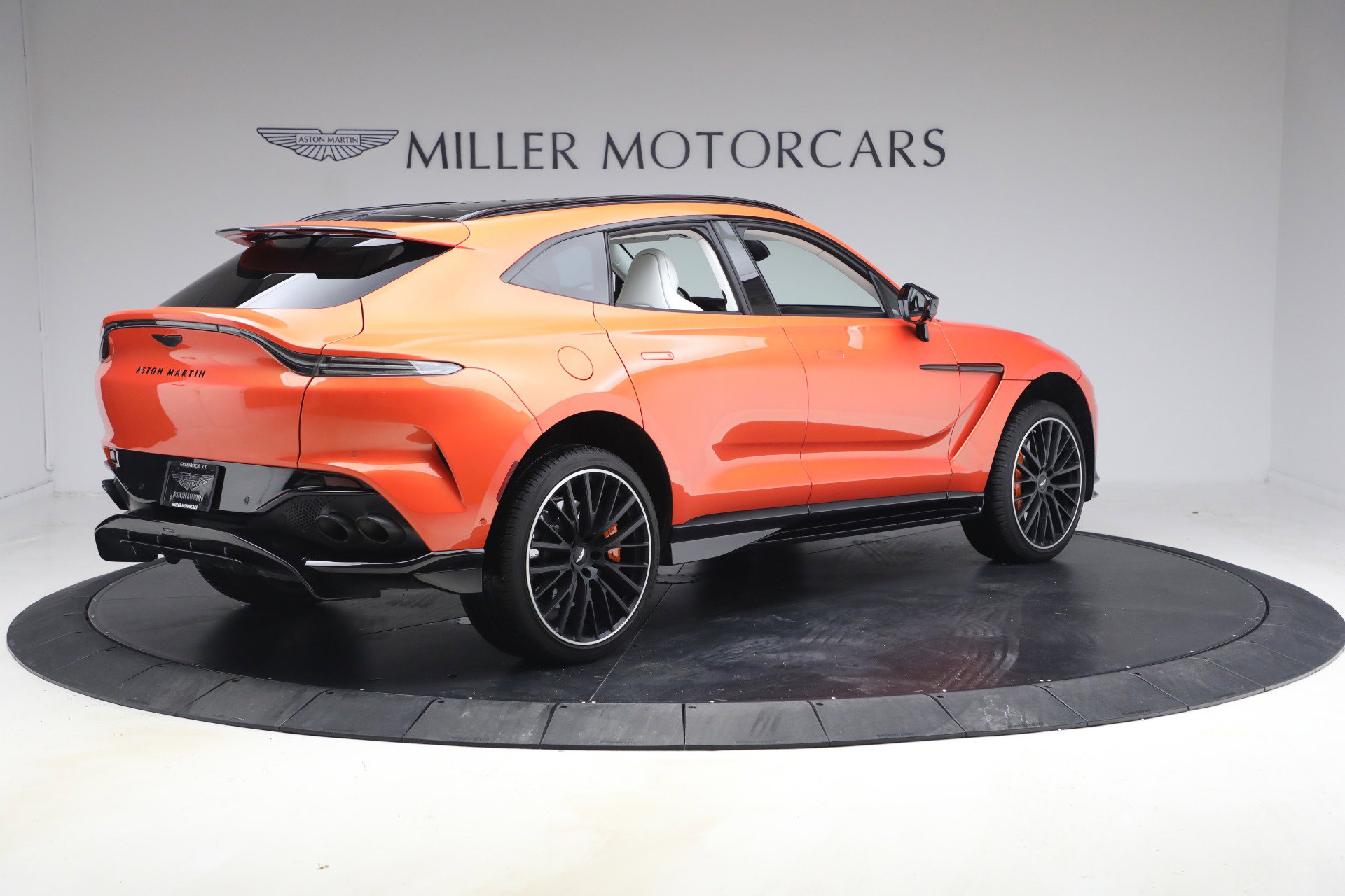 Used 2024 Aston Martin DBX 707 image 8