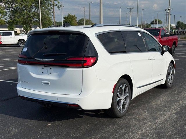 New 2026 Chrysler Pacifica Pinnacle image 3