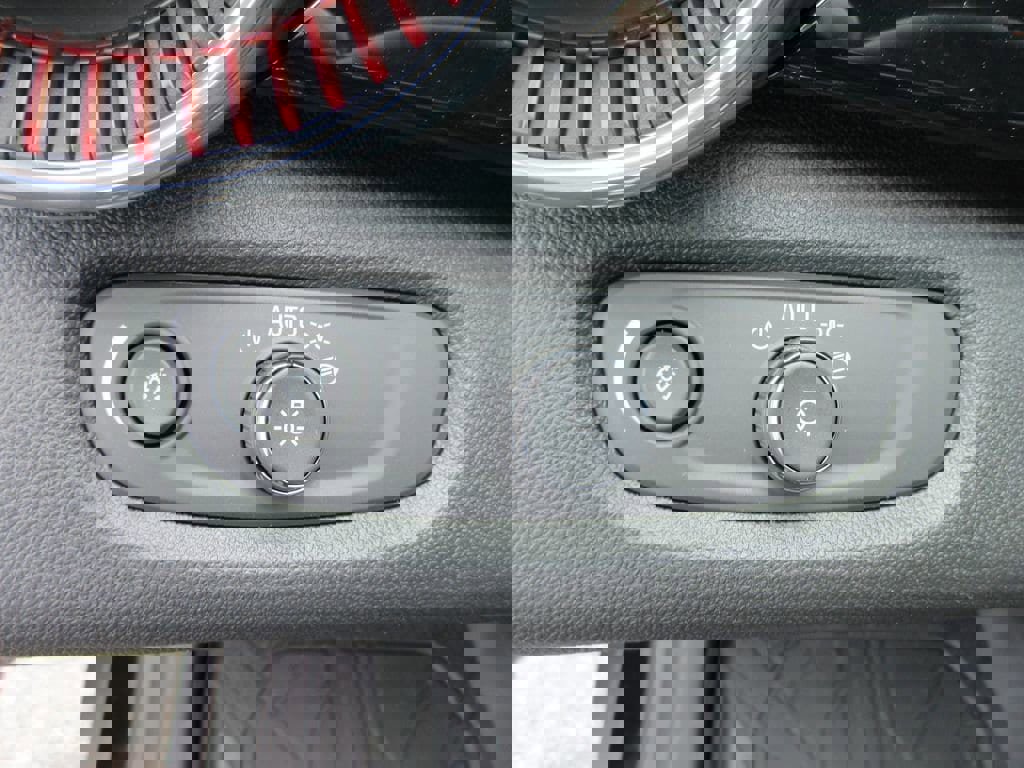 New 2026 Chevrolet Trax RS w/ Sunroof Package FWD image 23