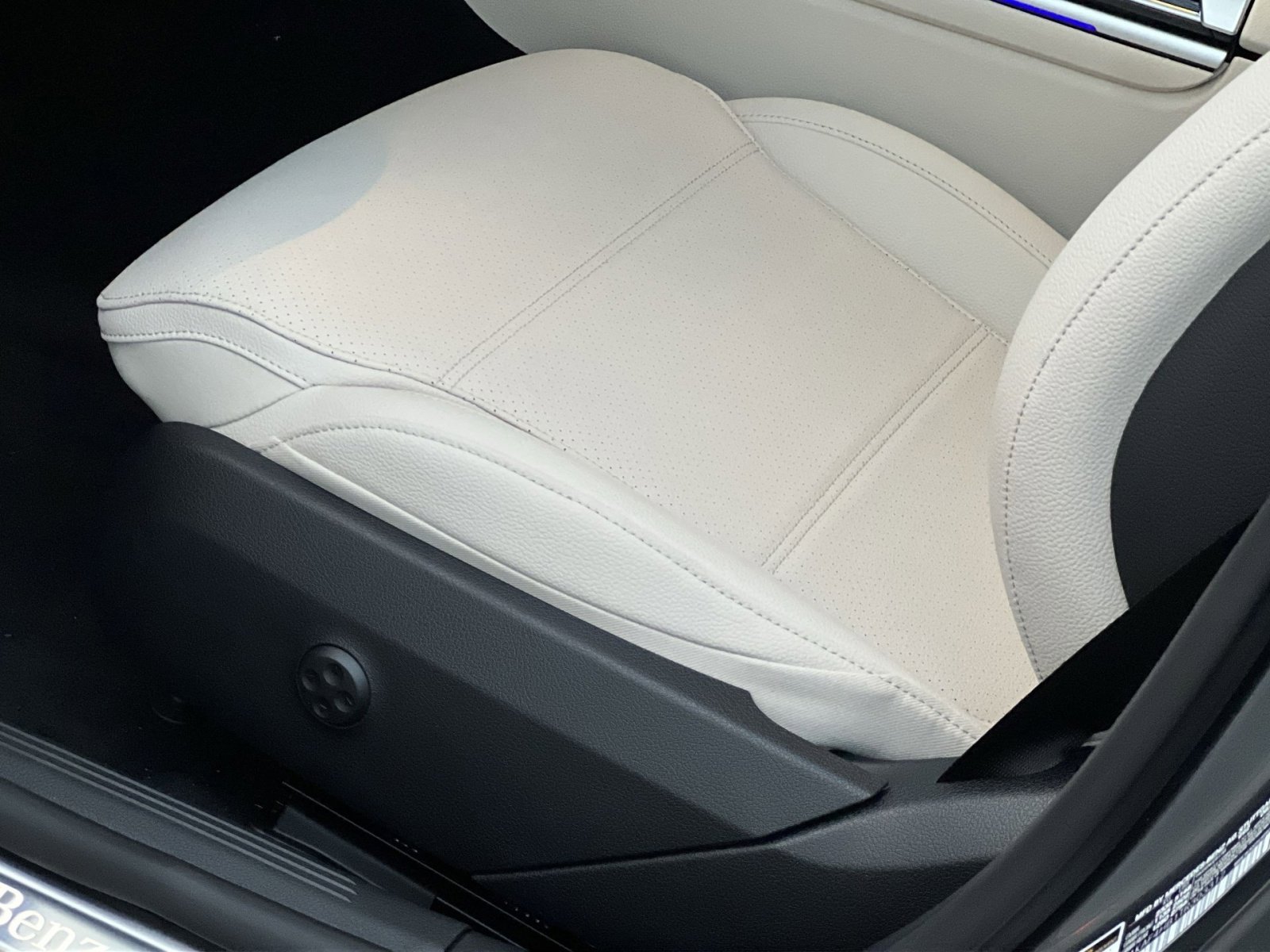 New 2026 Mercedes-Benz C 300 4MATIC Sedan image 12