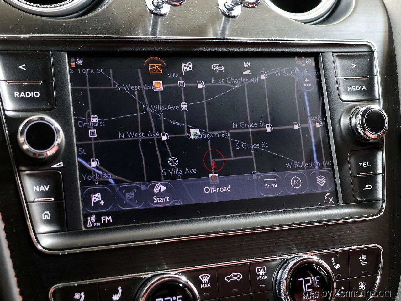 Used 2017 Bentley Bentayga image 24