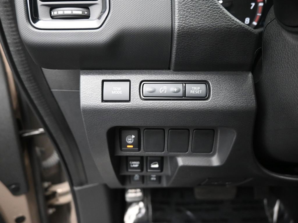 Used 2023 Nissan Frontier PRO-4X w/ Technology Package image 32