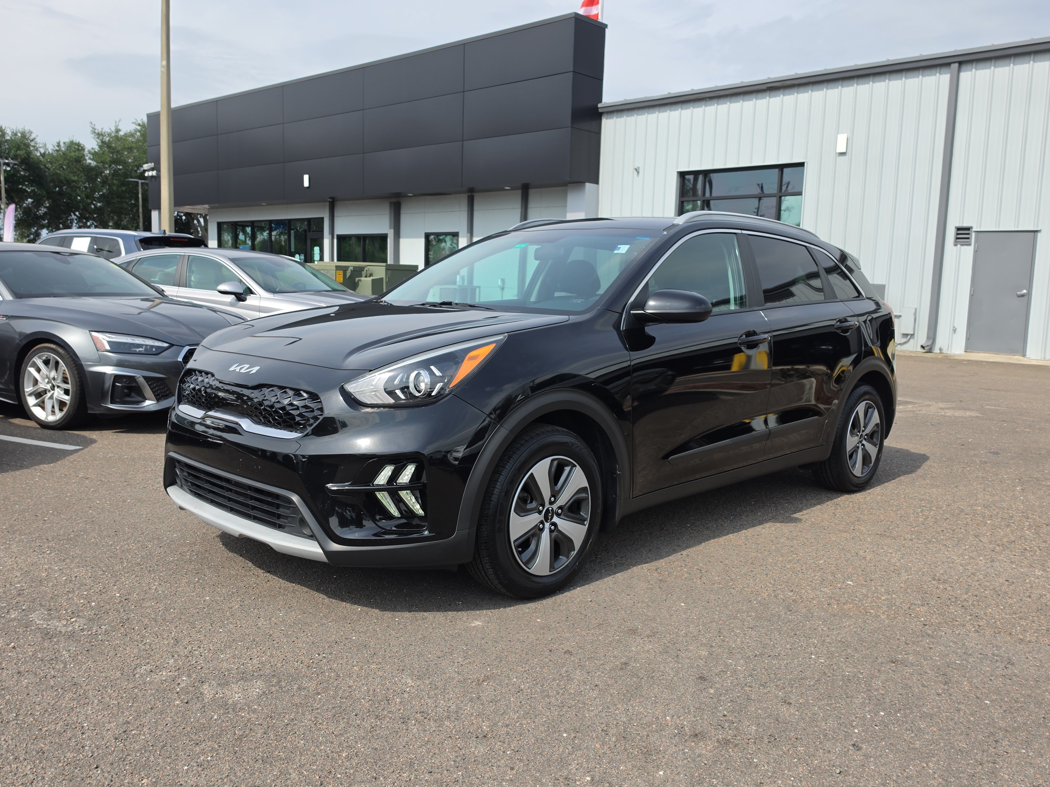 Certified 2022 Kia Niro LX FWD image 4