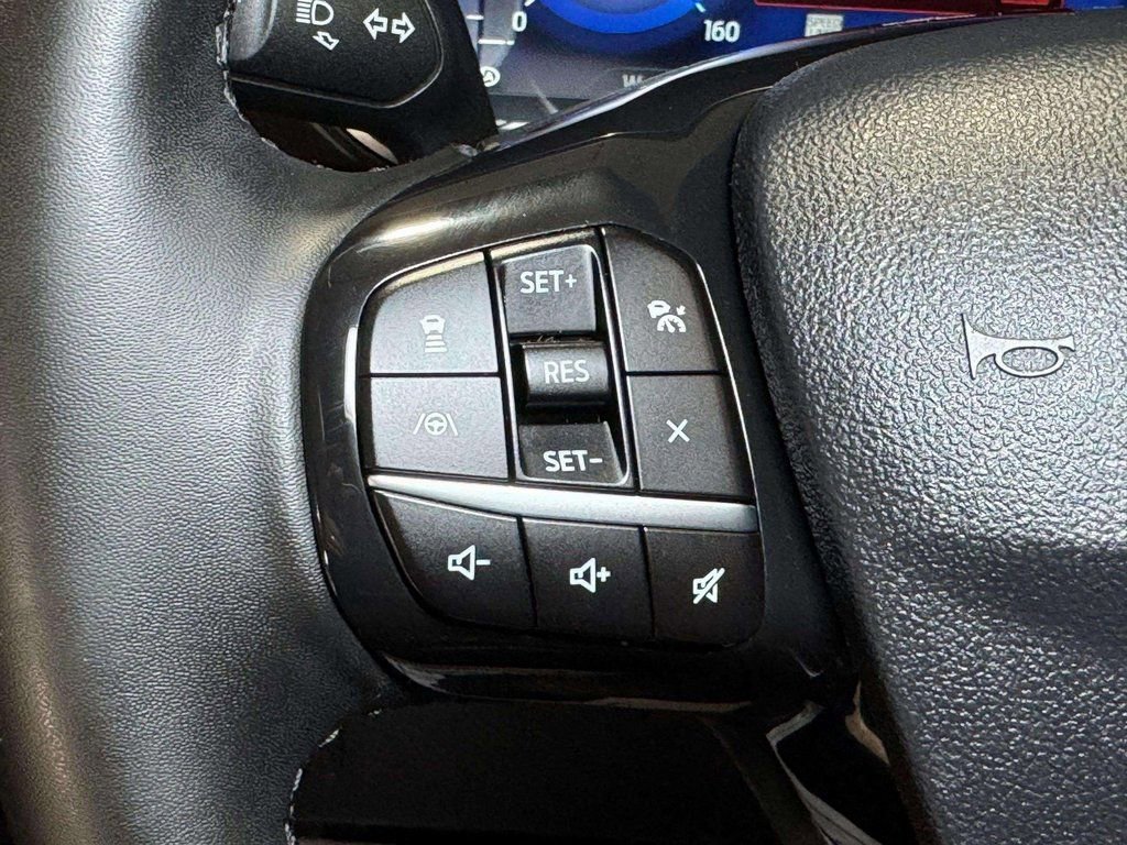 Used 2021 Ford Escape Titanium image 10