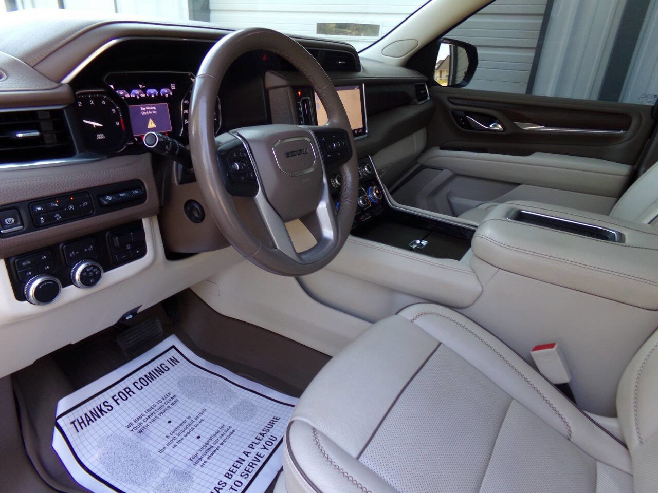 Used 2021 GMC Yukon XL Denali w/ Denali Premium Package image 18