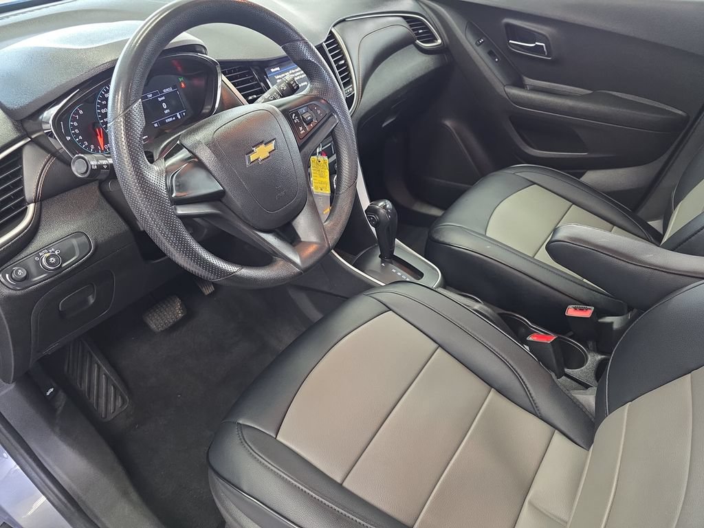 Used 2020 Chevrolet Trax LS FWD image 13