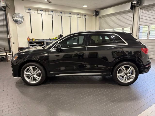 Used 2023 Audi Q3 2.0T Premium Plus w/ Premium Plus Package AWD/4WD image 2