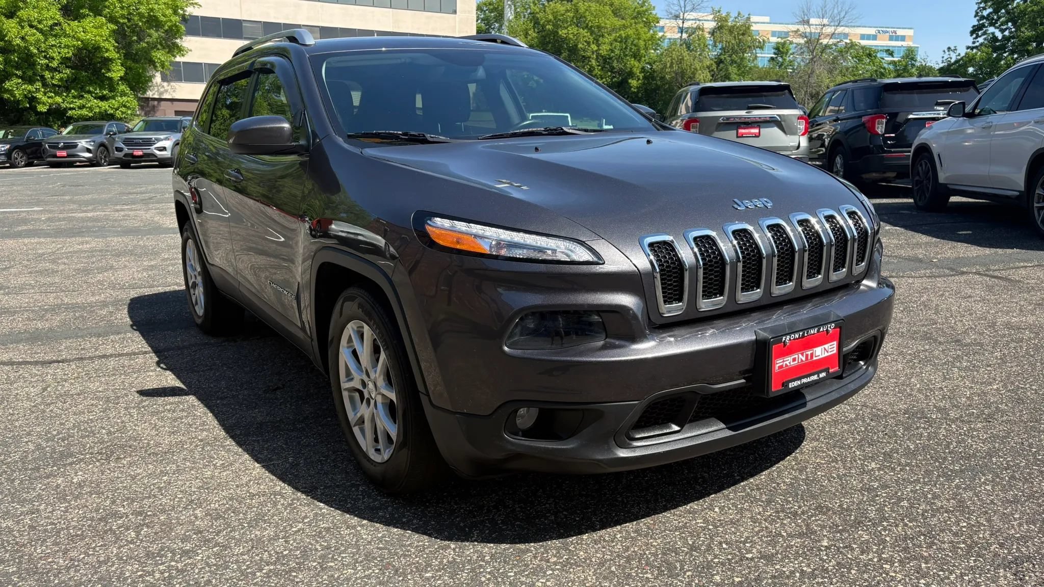 Used 2017 Jeep Cherokee Latitude w/ Cold Weather Group AWD/4WD image 13
