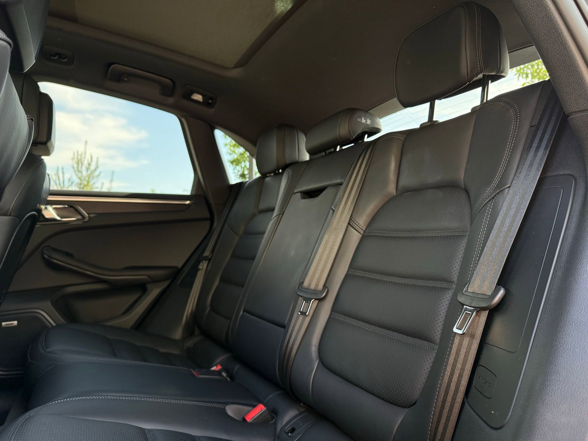 Certified 2025 Porsche Macan GTS image 29