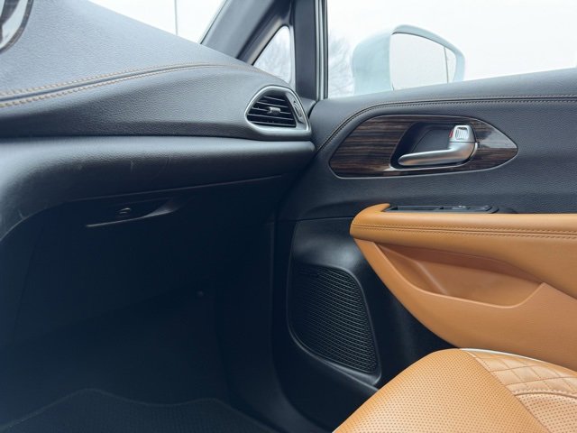 Used 2022 Chrysler Pacifica Pinnacle image 32