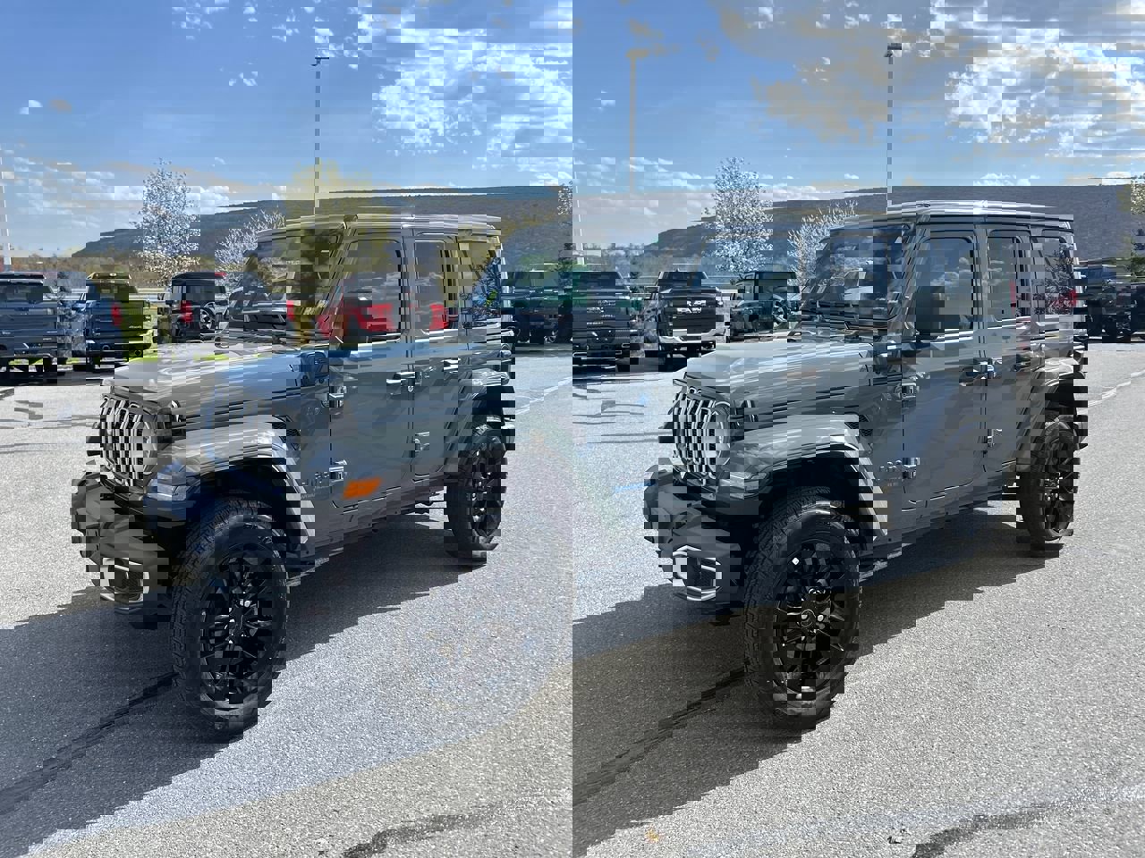 Used 2025 Jeep Wrangler Sahara w/ Safety Group AWD/4WD image 3