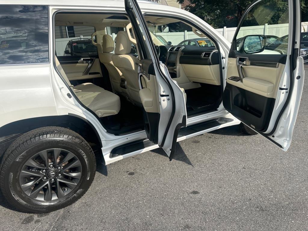Used 2020 Lexus GX 460 Premium w/ Premium Package AWD/4WD image 31