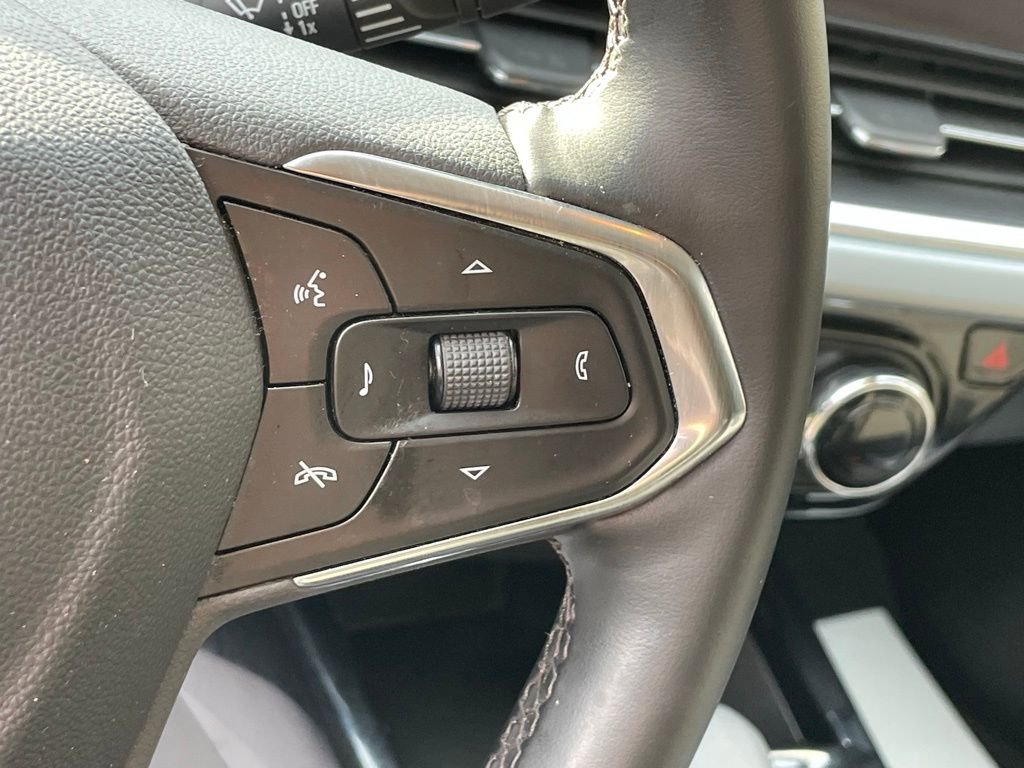 Certified 2025 Chevrolet Trax LT w/ LT Convenience Package image 26