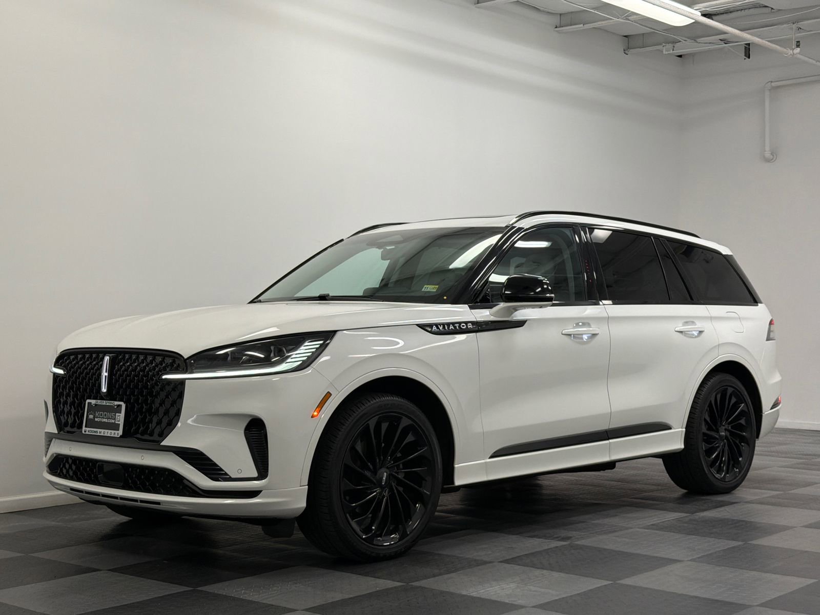 Used 2025 Lincoln Aviator Reserve w/ Equipment Group 201A AWD/4WD image 1