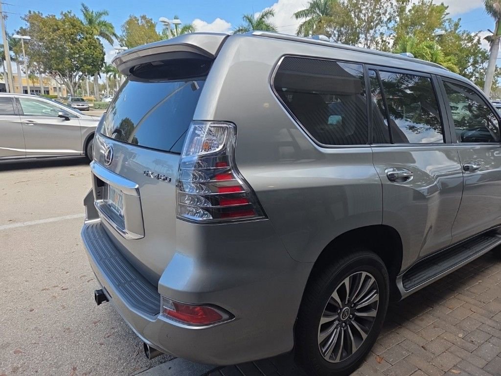 Used 2023 Lexus GX 460 Luxury w/ Accessory Package image 10