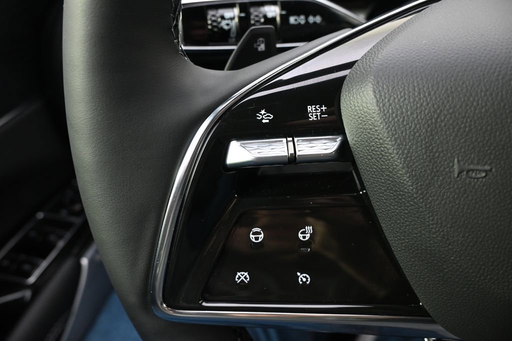 New 2026 Cadillac Lyriq Premium Luxury AWD/4WD image 33