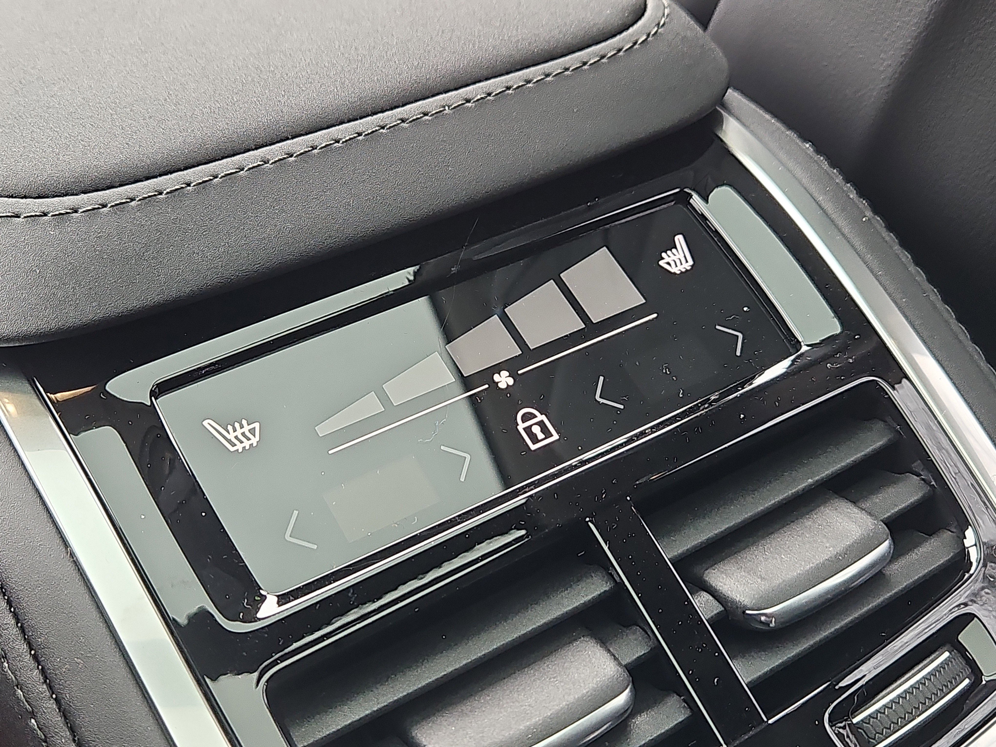 New 2026 Volvo XC90 B5 Plus w/ Protection Package Premier image 12