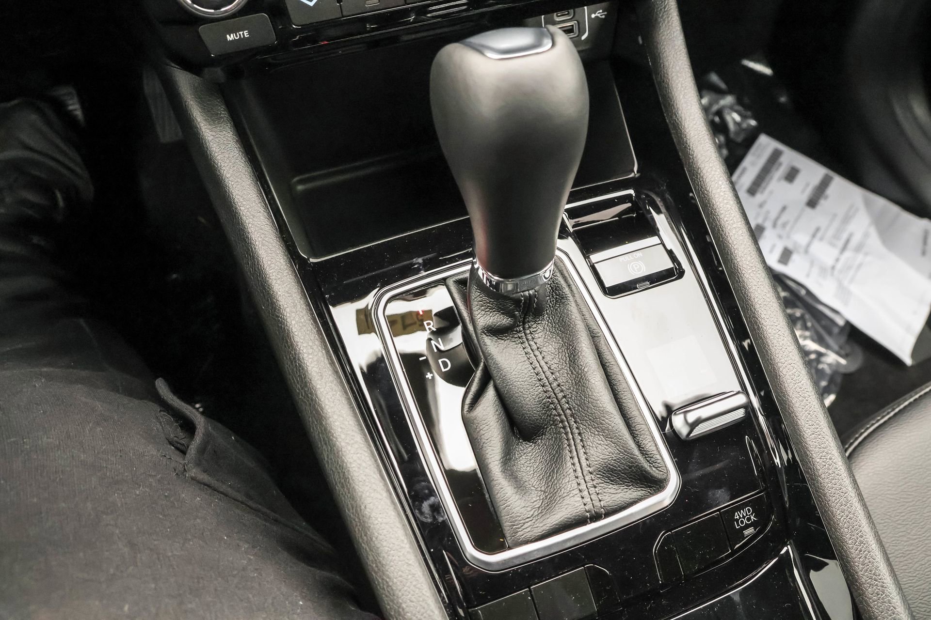 New 2026 Jeep Compass Limited image 18