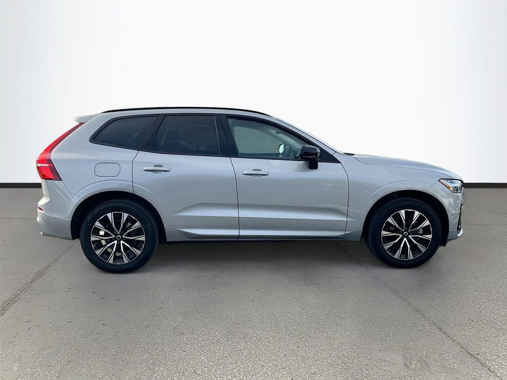 Used 2025 Volvo XC60 B5 Plus image 8